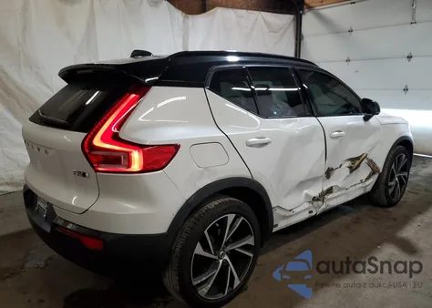 2021 Volvo Xc40 T5 R-Design z USA, uszkodzony, nr VIN YV4162UM2M2545264